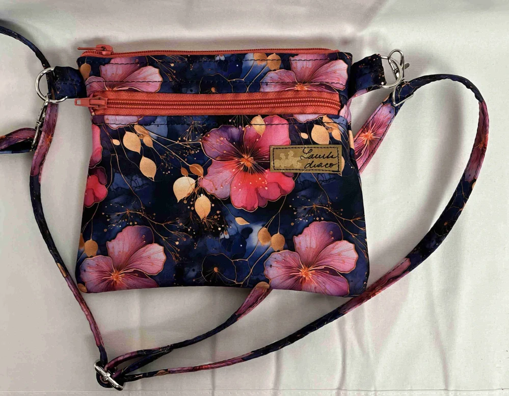 Malá kabelka crossbody barevné květy