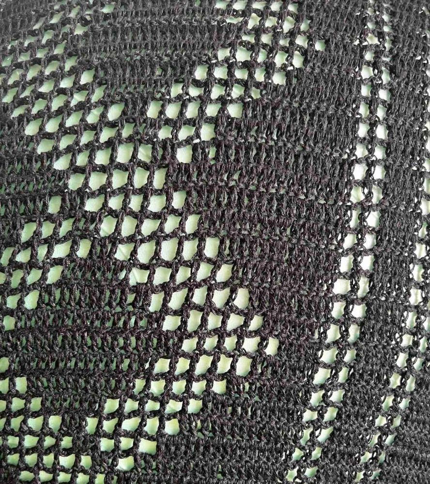 Háčkovaný šátek  asymetrická černá