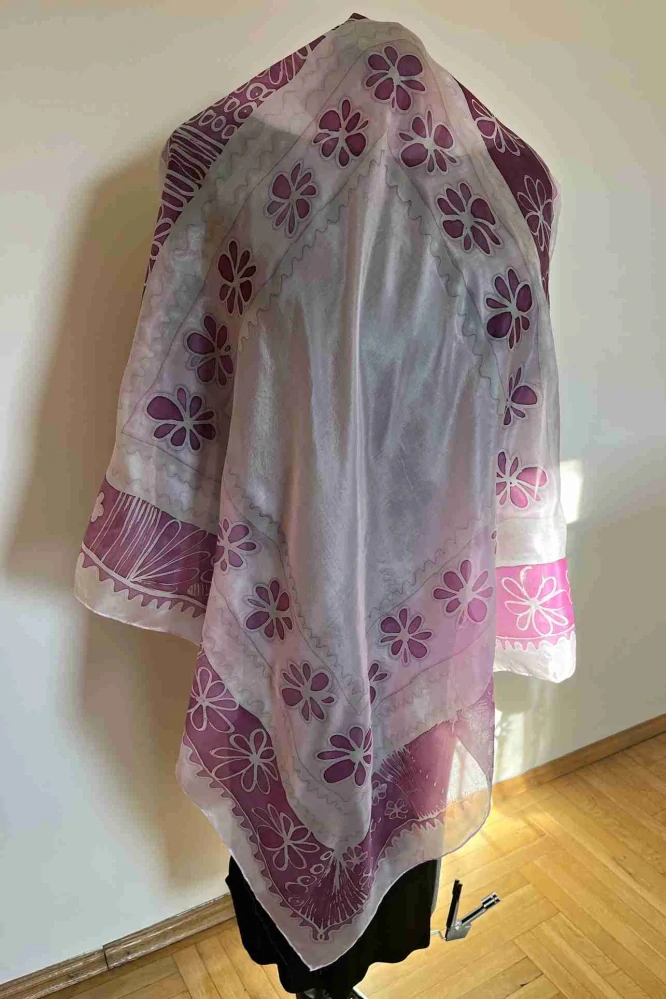 hedvábný šátek kytičky purpurová