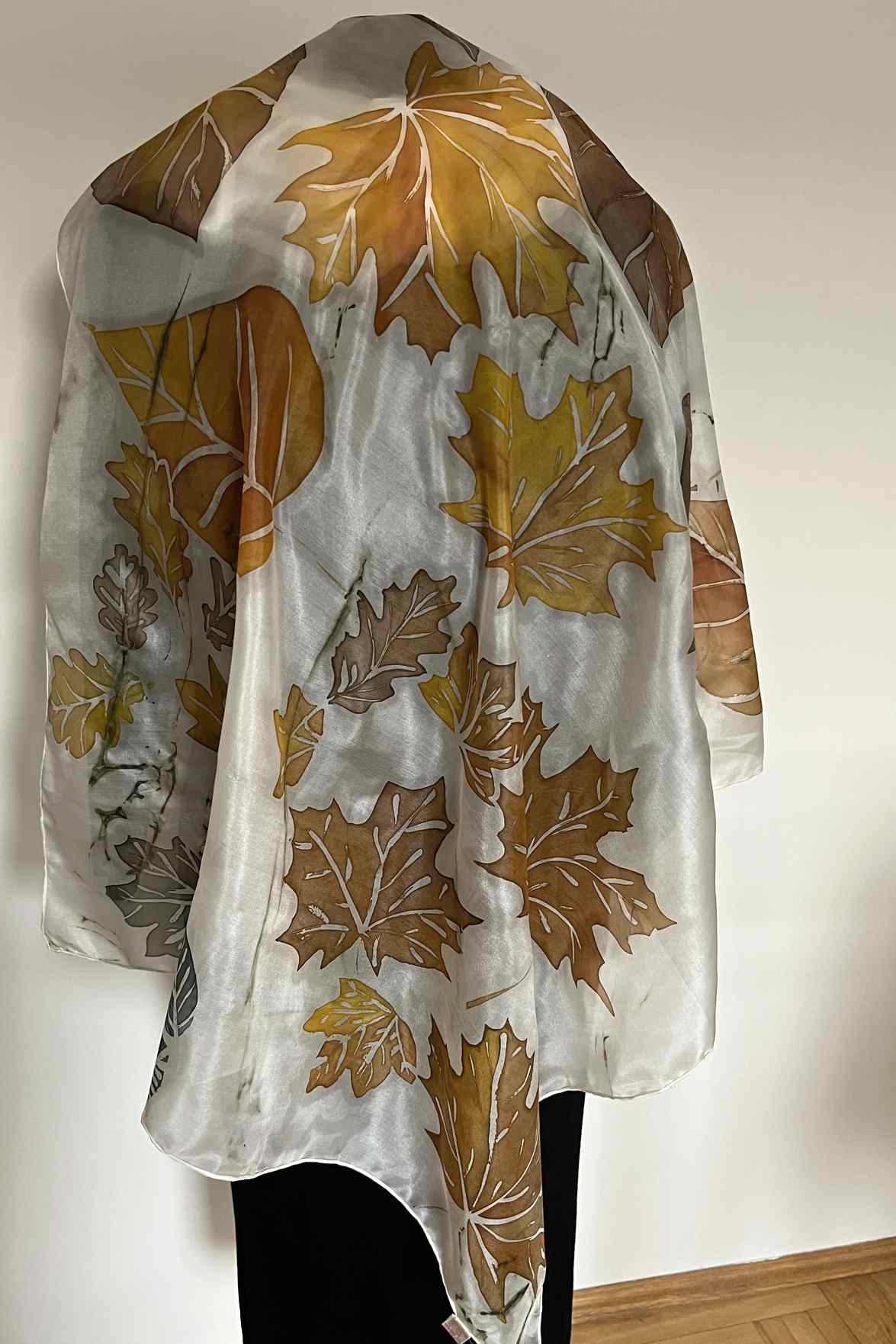 Hedvábný šátek podzimní listy