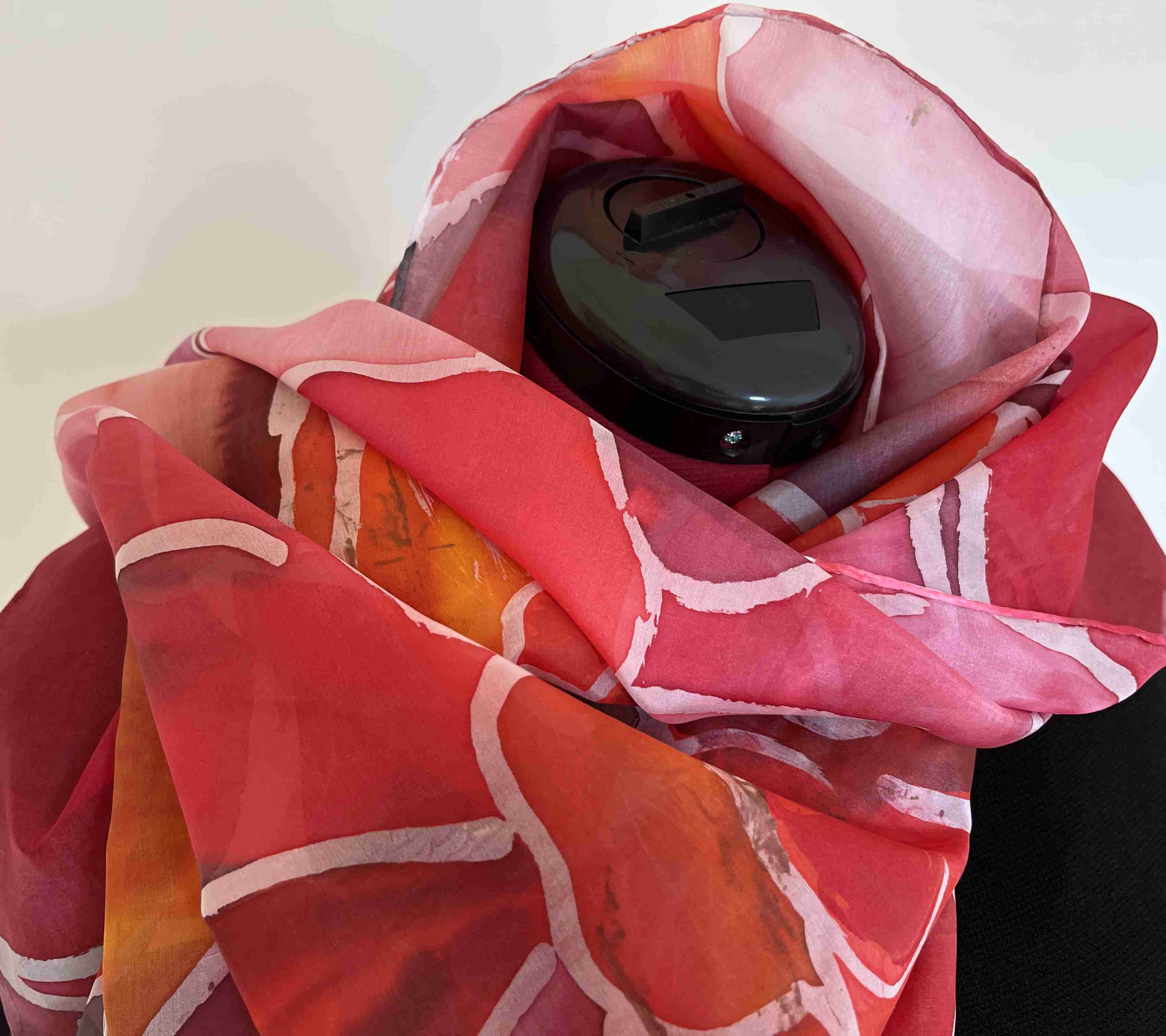 Hedvábný šátek červený květ