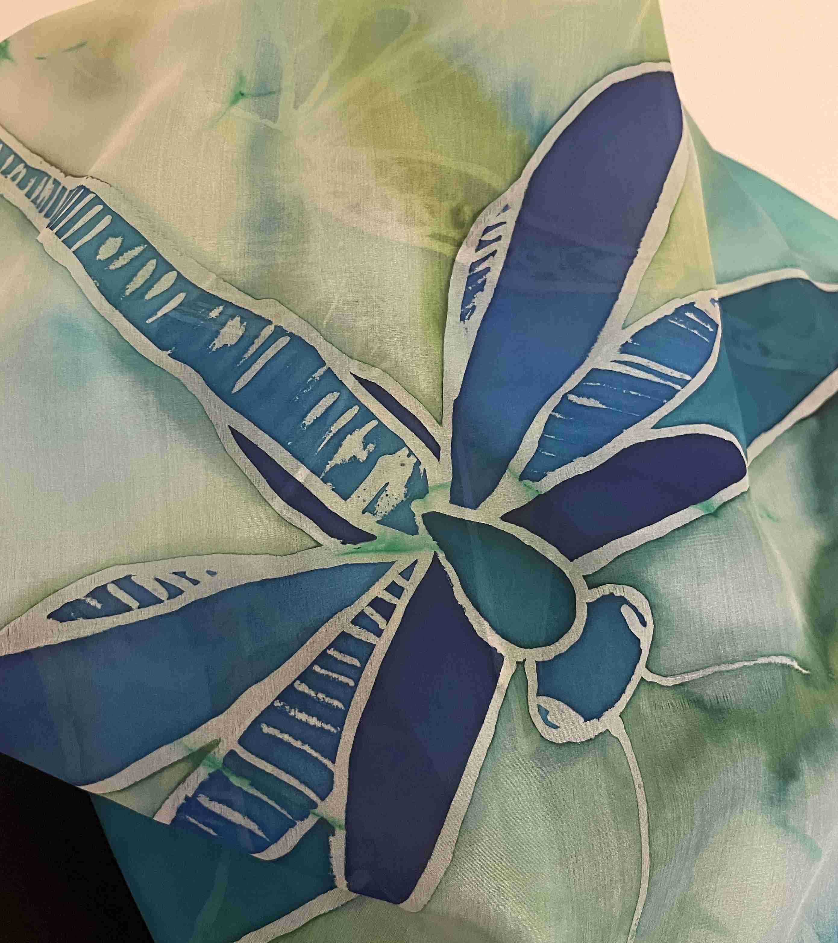 Hedvábný šátek vážky