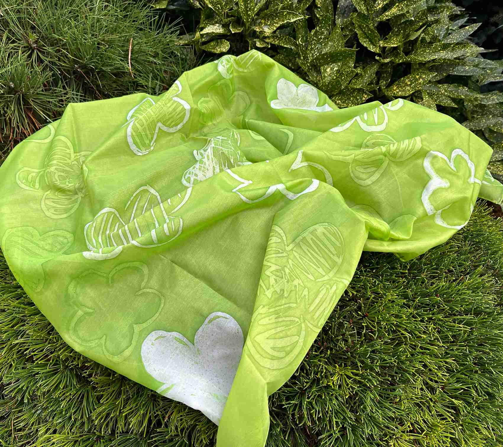 Hedvábný šátek jarní zelená