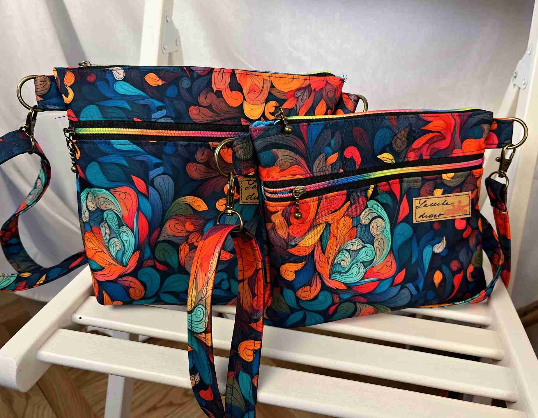 Malá kabelka crossbody "Maličká" barevný vřes širší