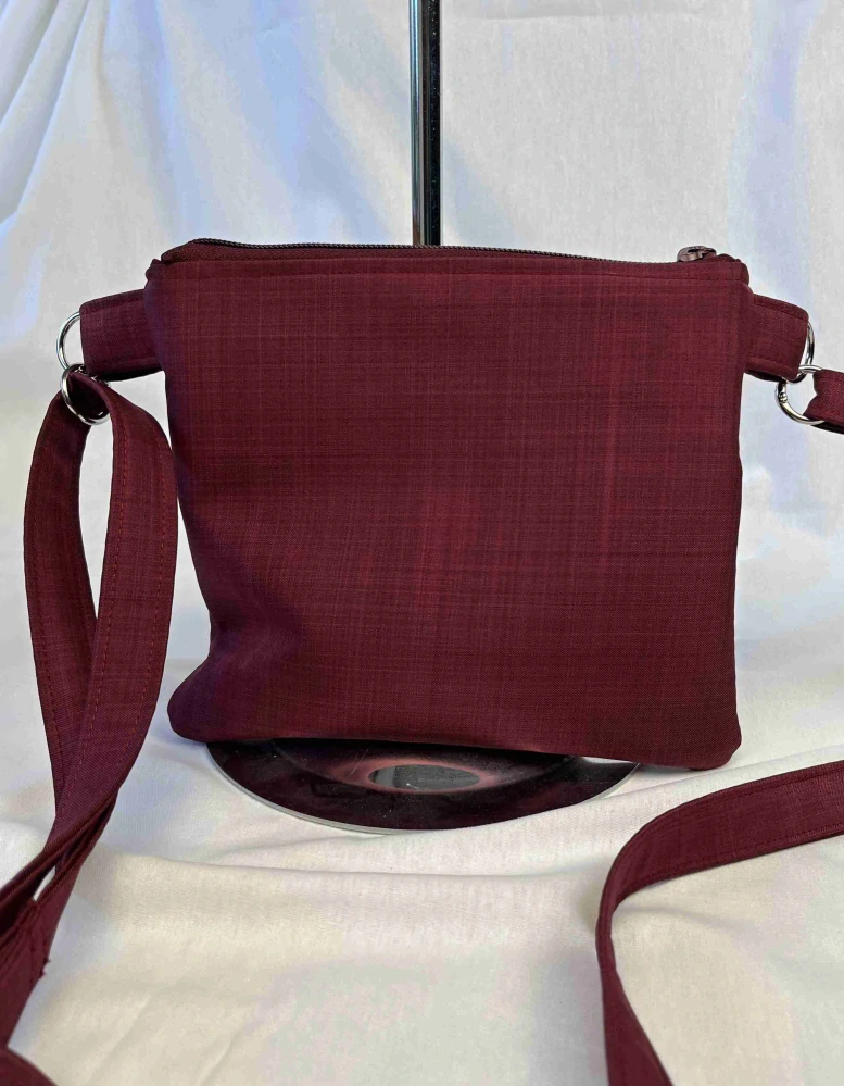 Malá kabelka crossbody "Maličká" tmavá purpurová