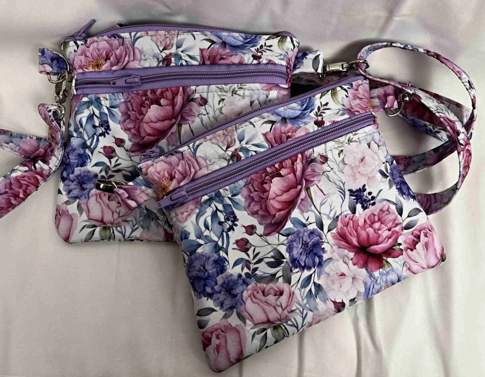 Malá kabelka crossbody "Maličká" pivoňky