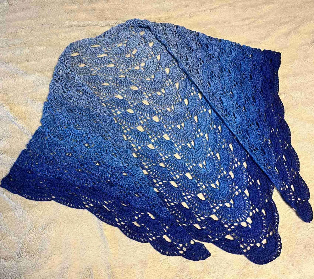 háčkovaný šátek modrý