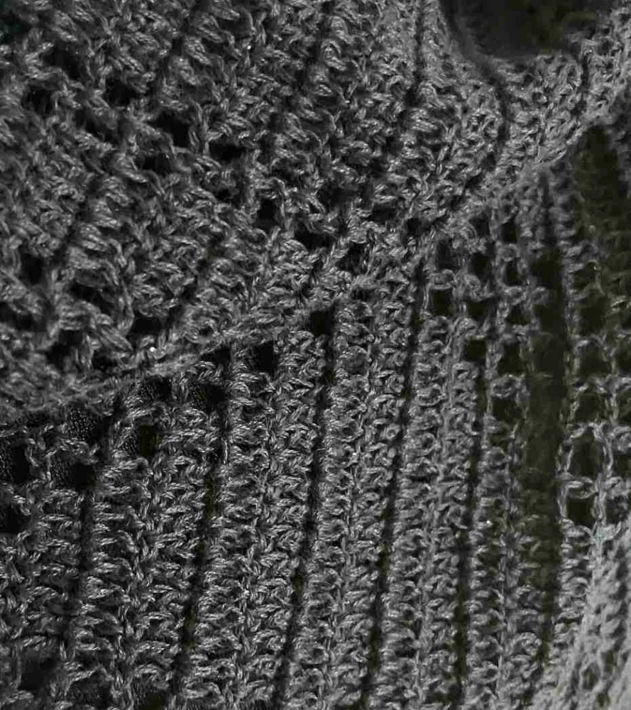 Háčkovaný šátek  asymetrická černá