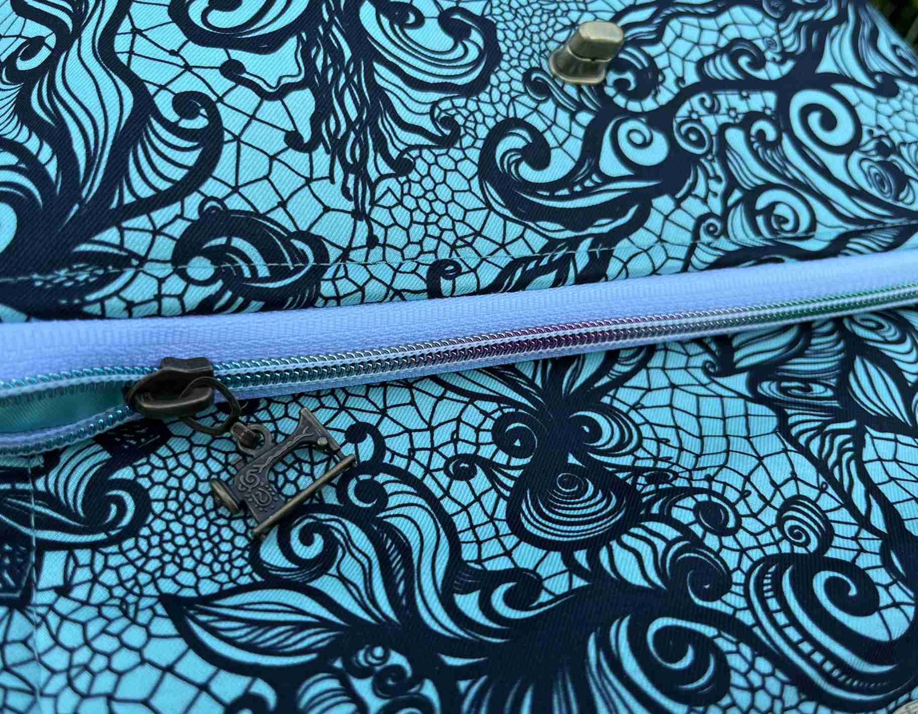 Malá kabelka Margiela mátová s černou krajkou