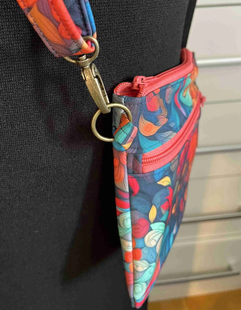 Malá kabelka crossbody "Maličká" barevný vřes