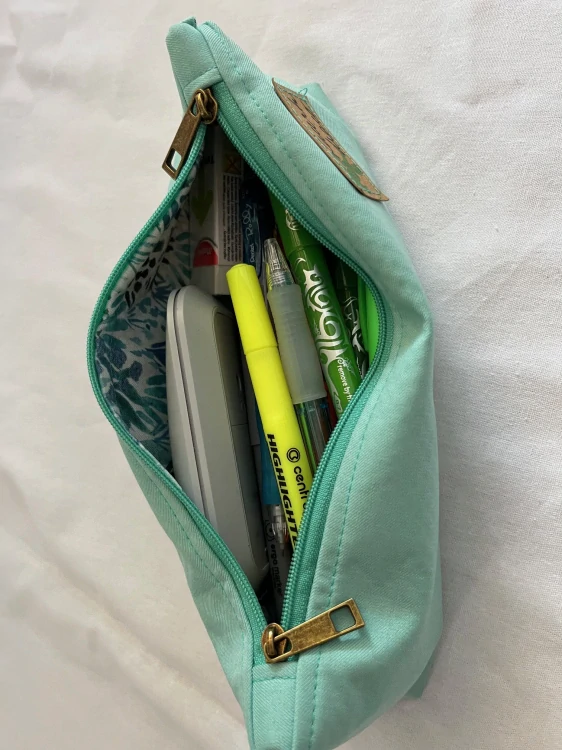 Penálek na tužky černá krajka na mintu