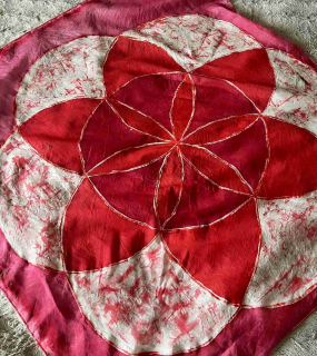 Hedvábný šátek červený Ornament