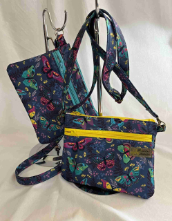 Malá kabelka crossbody "Maličká"motýlci na tmavě modré