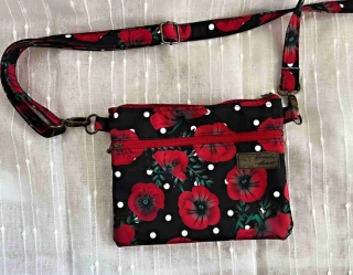 Malá kabelka crossbody "Maličká" červené máky na černé