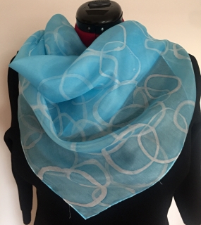 Hedvábný šátek voda