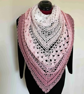 Háčkovaný šátek bílá, světlá růžová, růžová, terakota, studené odstíny 
