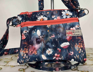 Malá kabelka crossbody "Maličká" květy na modré