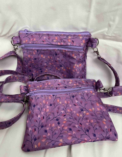 Malá kabelka crossbody "Maličká" lístky fialová