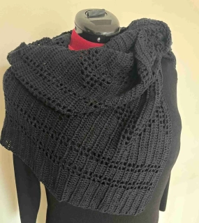 Háčkovaný šátek  asymetrická černá