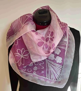 hedvábný šátek kytičky purpurová