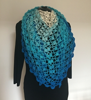 Háčkovaný šátek modrý